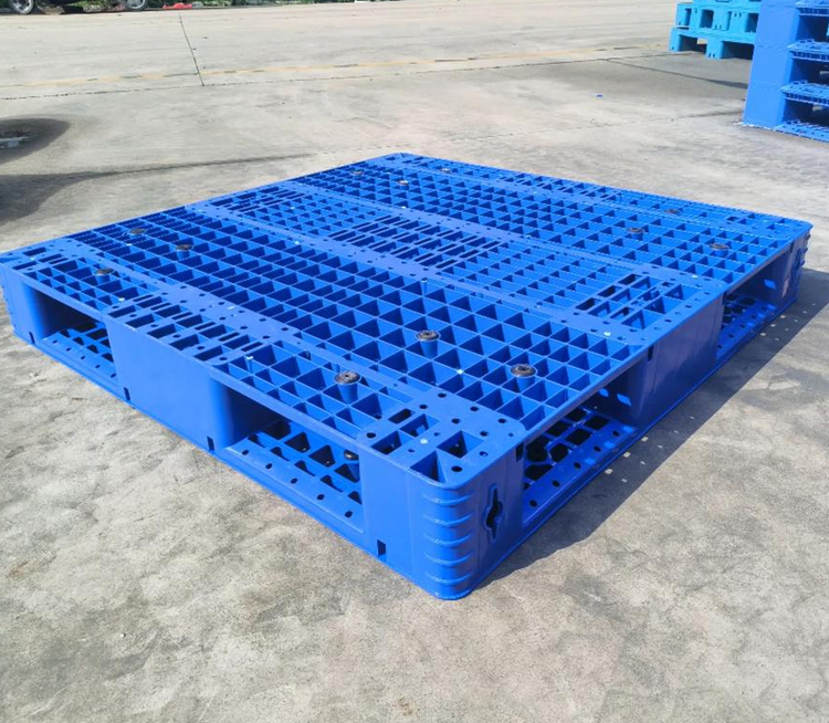 Plastic pallet